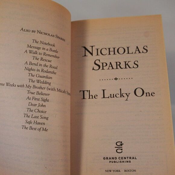 2 Nicholas Sparks Paperback Books Lot Lucky One Dear John Motion Picture Covers - Picture 8 of 9